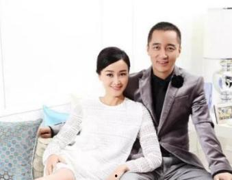 娱乐吃瓜两男主持,两男主持的崛起与陨落，背后的故事与争议