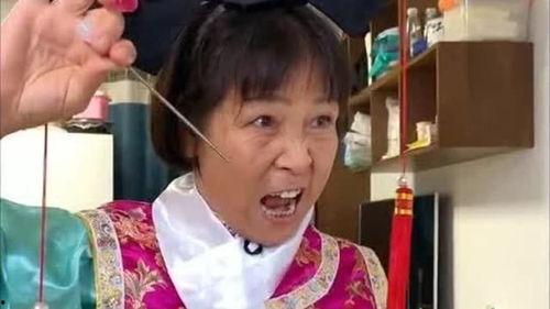 娱乐吃瓜酱妈妈女儿视频,从“丑小鸭”到高级美女，母女同框展现青春优雅
