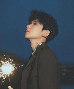 娱乐圈王源爆料吃瓜,娱乐圈那些鲜为人知的吃瓜瞬间