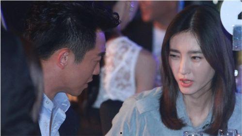 娱乐吃瓜女艺人和男朋友,女艺人甜蜜恋情曝光，男友背景神秘引热议